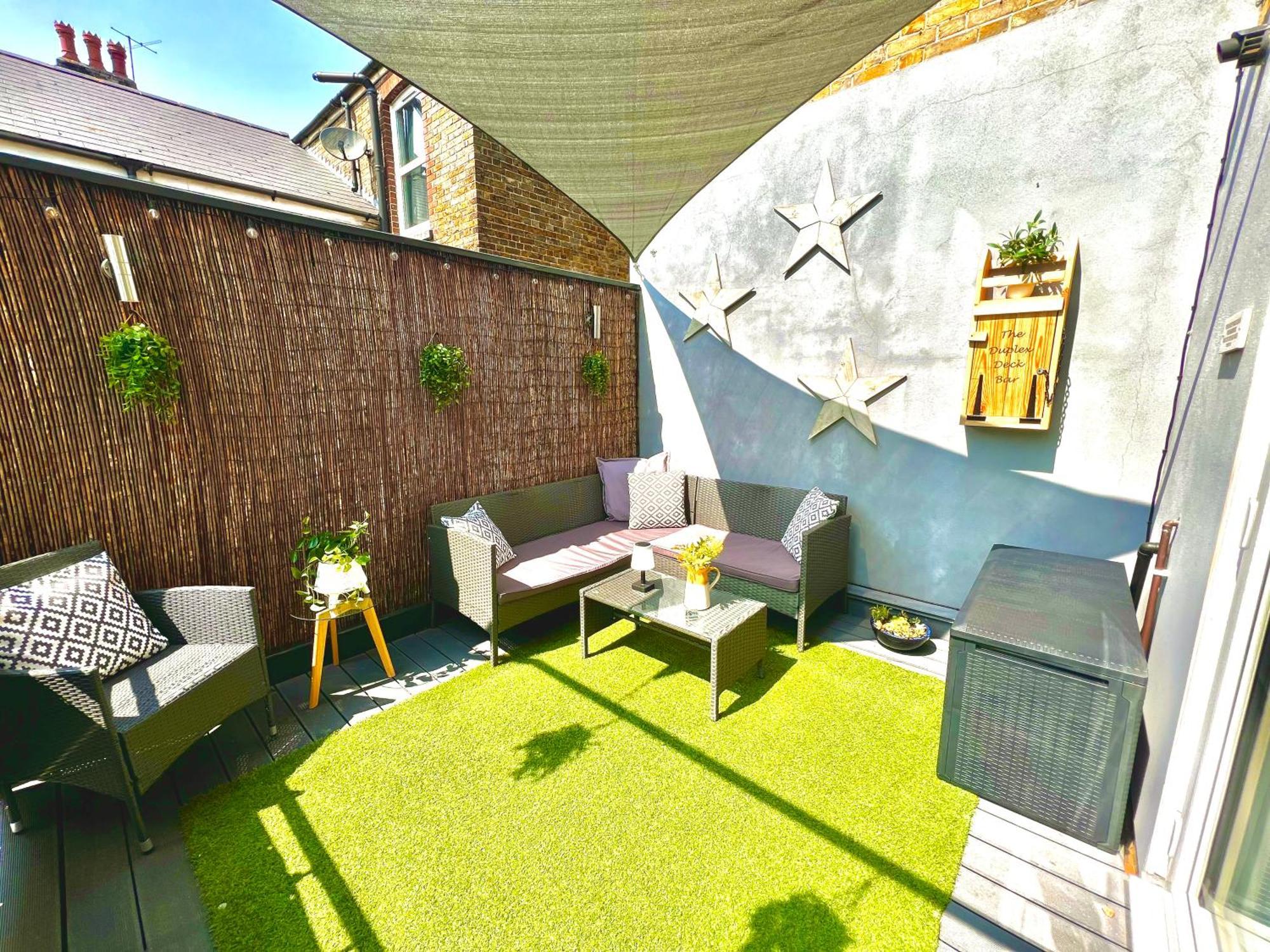 The Duplex Margate With Deck & Living Space Air Conditioning 외부 사진